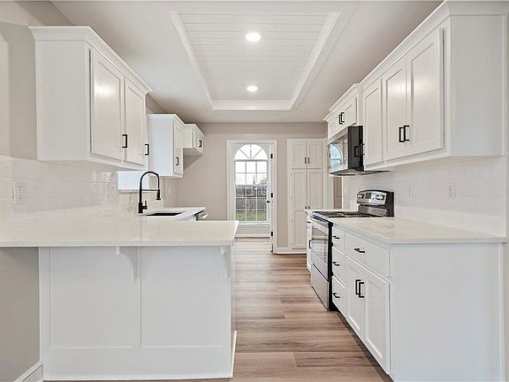 5th image of 2201 NW Cove Ct