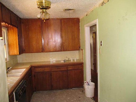 5th image of 1829 Ellington Dr