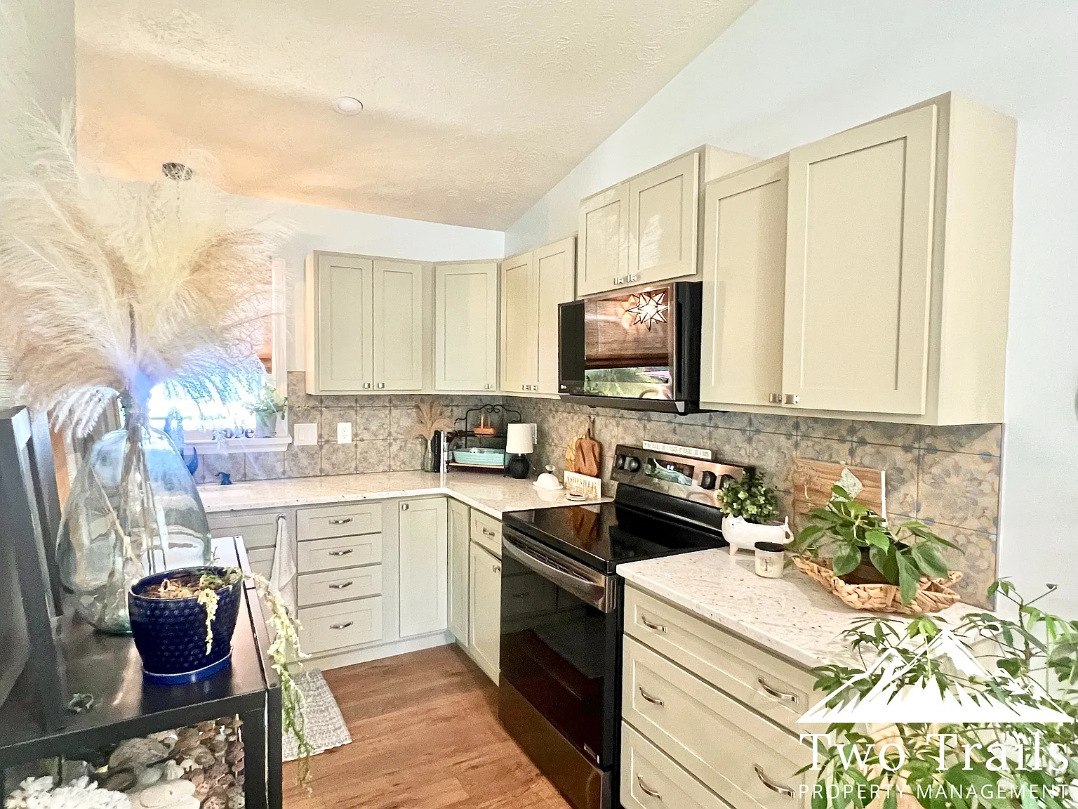 2 bed, 949 sqft, $1,800 — Photo 3