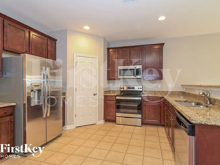111 Rosemont Ln — Photo 7