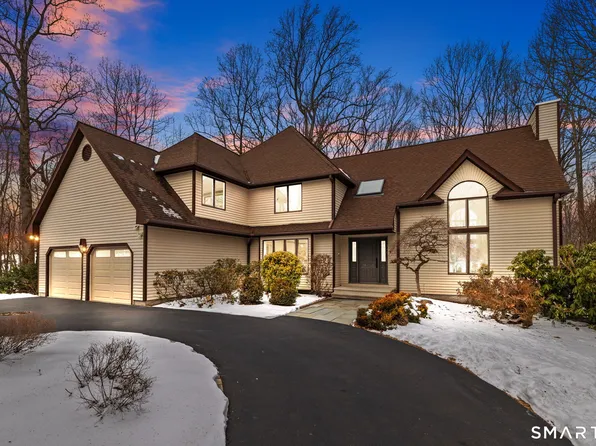 7 Canterbury Lane, Monroe, CT 06468