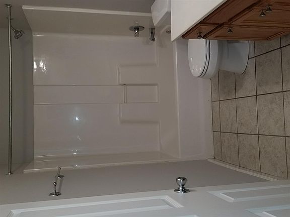 5th image of 223 Stockton Dr