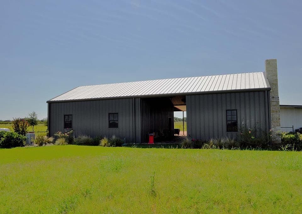 1st image of 502 Jenschke Ln