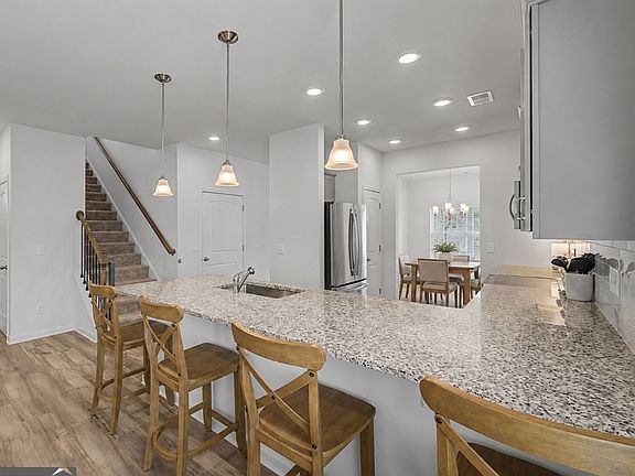 4th image of 103 Sycamore Ln