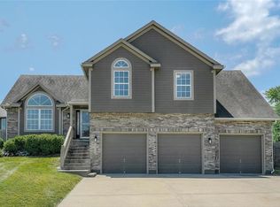 1405 NW Cedar Ct, Grain Valley, MO 64029