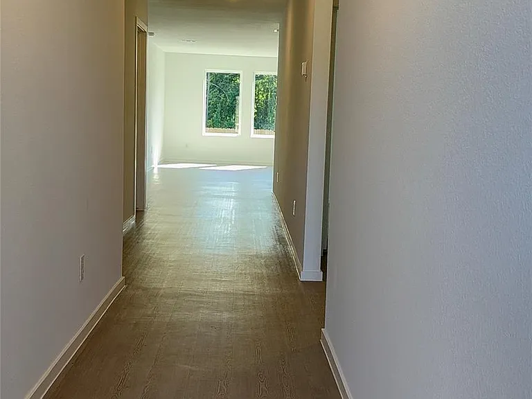 327 Parkin Ct — Photo 3