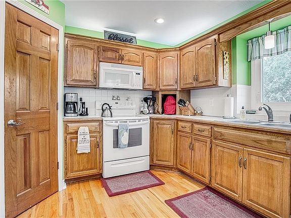 3rd image of 25703 32nd Terrace Ct