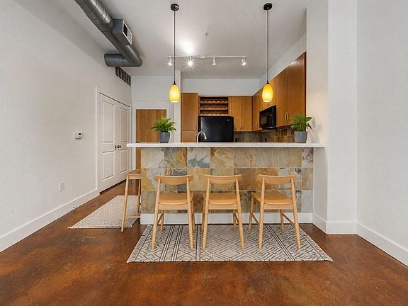 2nd image of 1901 Post Oak Blvd APT 1405