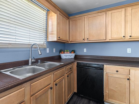 5th image of 852 Thorn Trace Dr