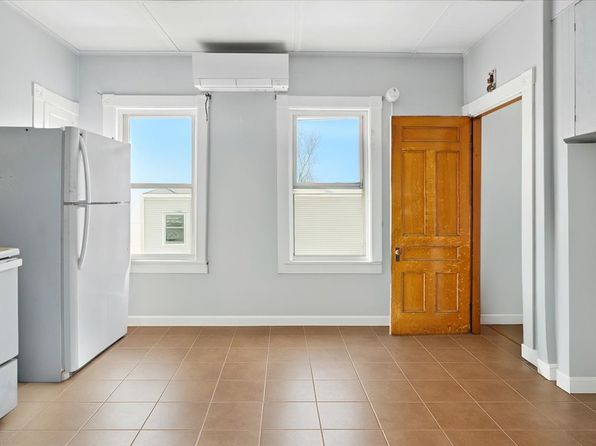 310 Turner St APT 2, Auburn, ME 04210