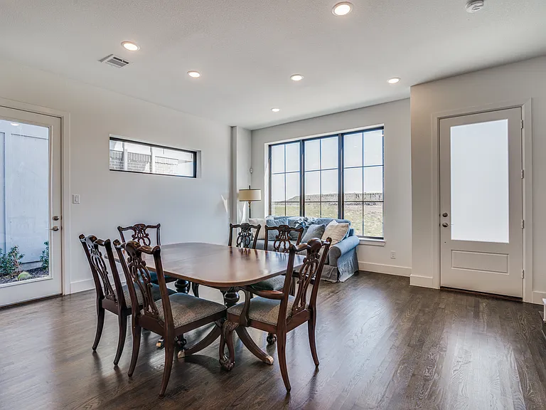 722 Resort Dr — Photo 4