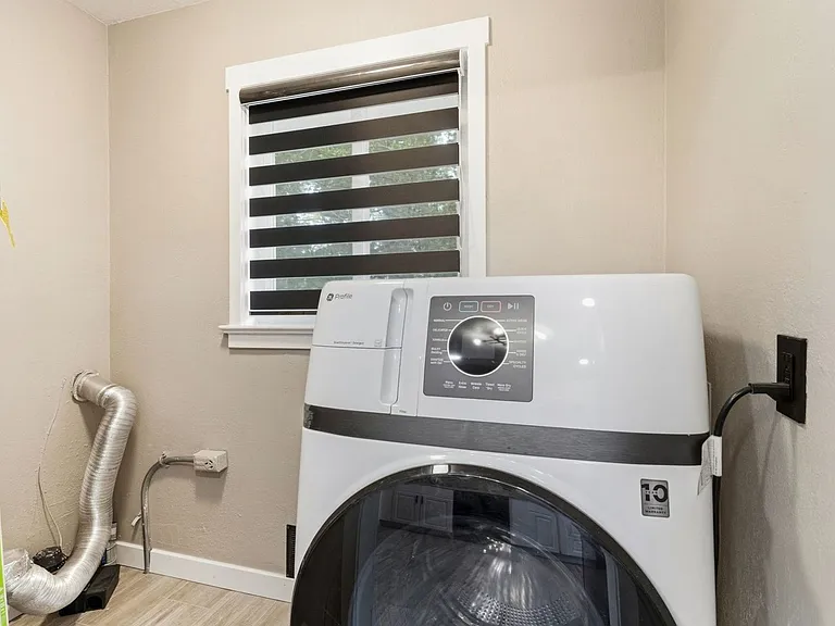 405 Wilhelmia Ave #B — Photo 8