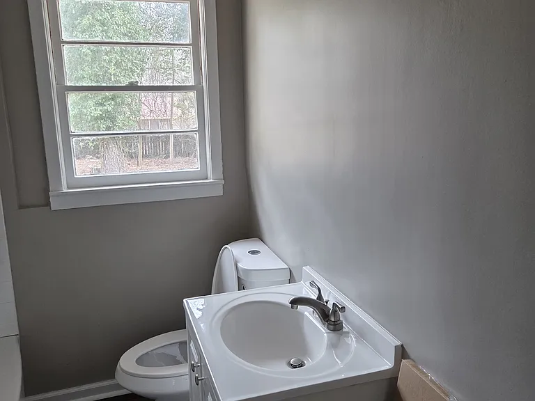 356 Victoria Dr — Photo 8