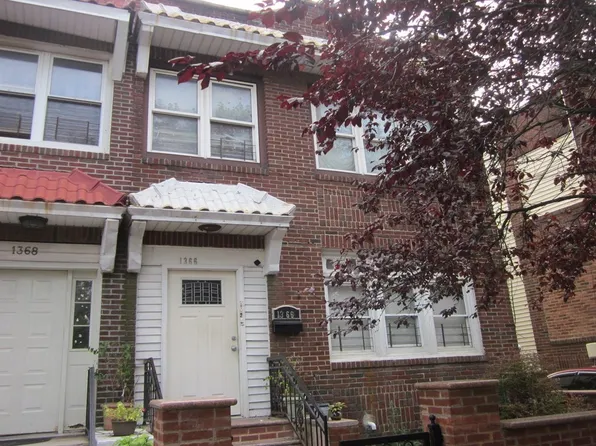 1366 Eggert Pl, Far Rockaway, NY 11691