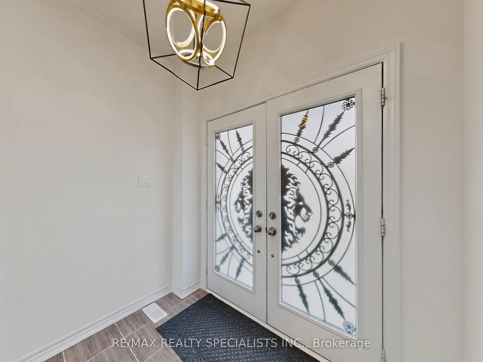 4 bed, $2,800 — Photo 2
