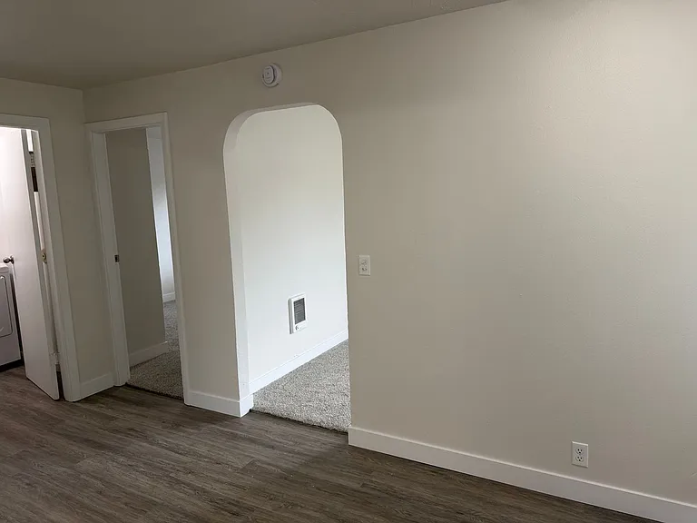 990 W 10th Ave — Photo 31
