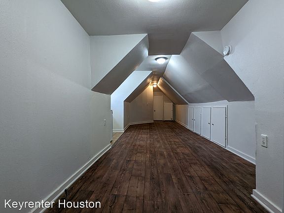 4th image of 4610 Schroeder St #D
