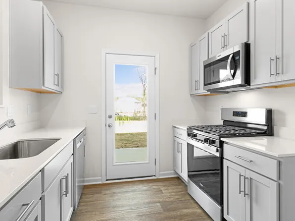 131 Starlight St, Sanford, NC 27330