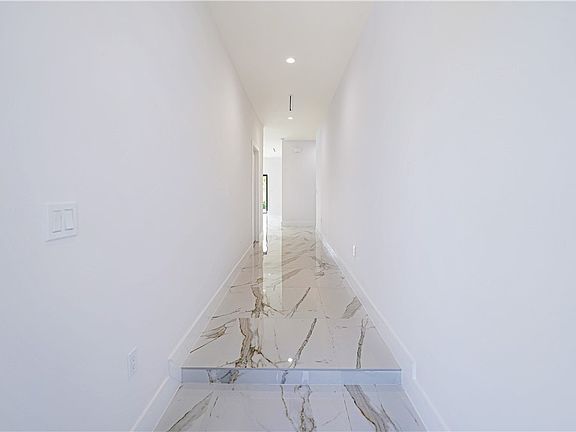 3rd image of 123 Ichabod Ave