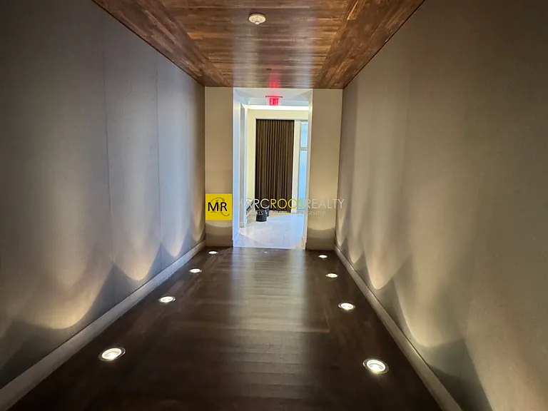 285 Columbus Ave — Photo 1