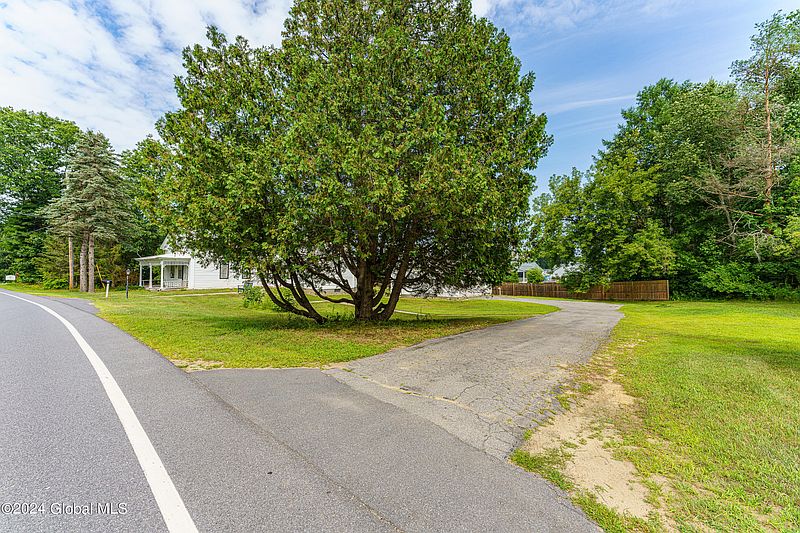 3rd image of 32 Traver Road