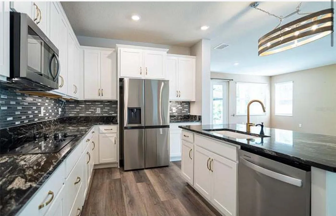 4 bed, 2333 sqft, $2,750 — Photo 3