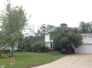 6367 Gran Via Dr NE, Rockford, MI 49341