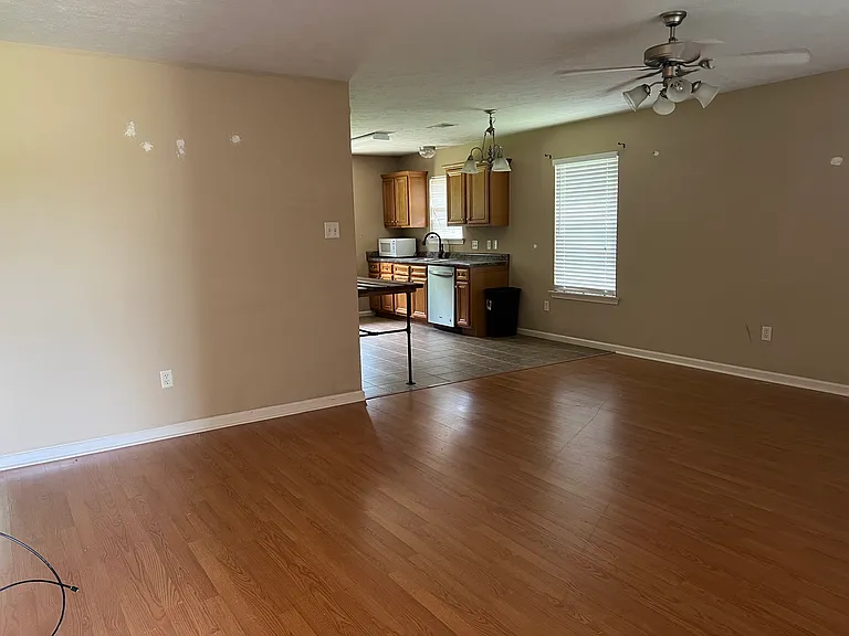 1660 Arden Ln — Photo 6