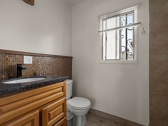 5th image of 5055 Huntington Dr N #B