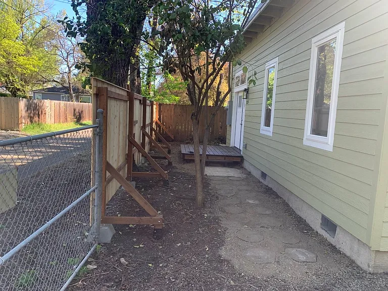 135 Vancouver Ave — Photo 13