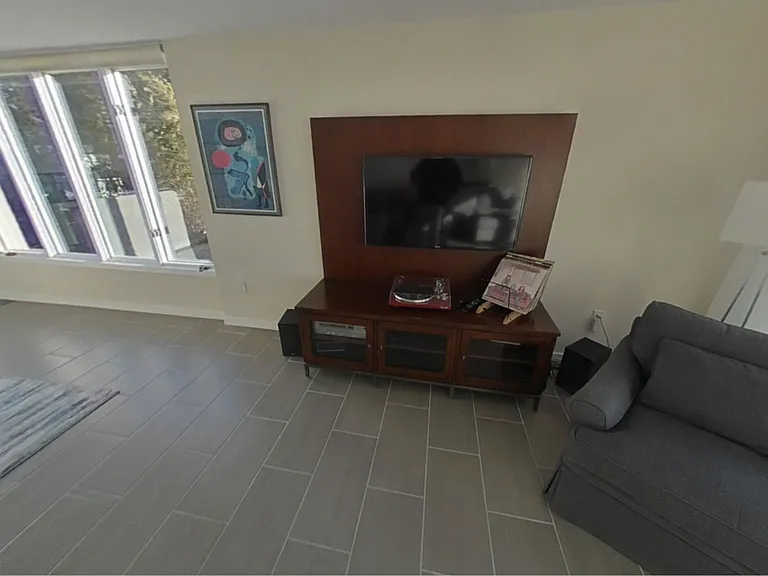 26 Cove Ave #2D — Photo 6