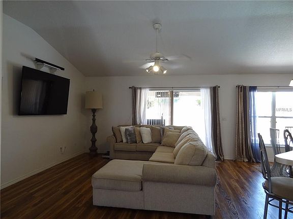 3rd image of 802 La Costa St