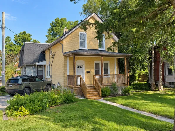 70 William St W #4, Waterloo, ON N2L 1J7