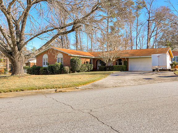 2nd image of 300 E Wynngate Dr