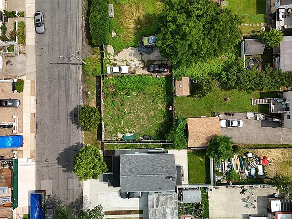 4th image of 829 Dean Avenue