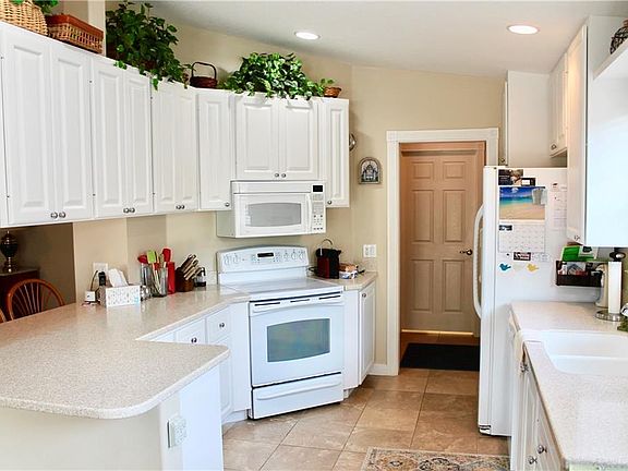 3rd image of 11860 Delfina Ln