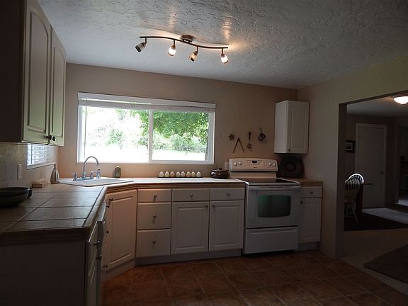 5th image of 105 Calais Dr