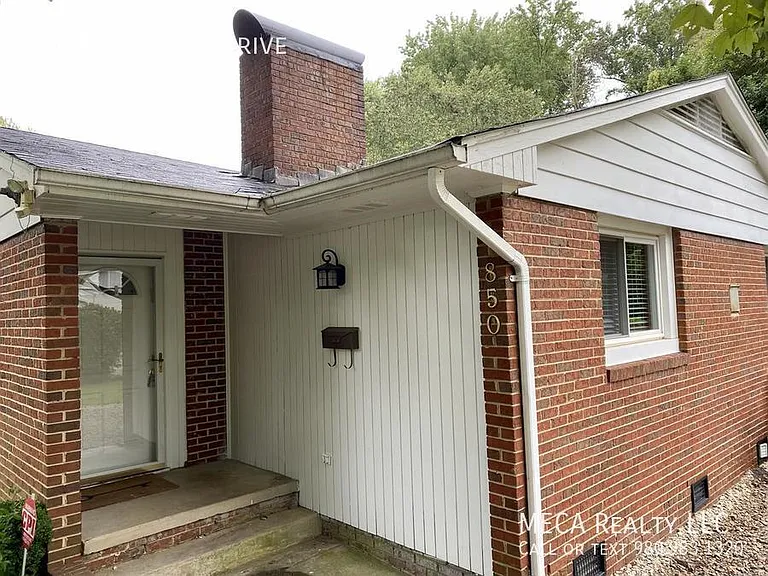 850 Montford Dr — Photo 3