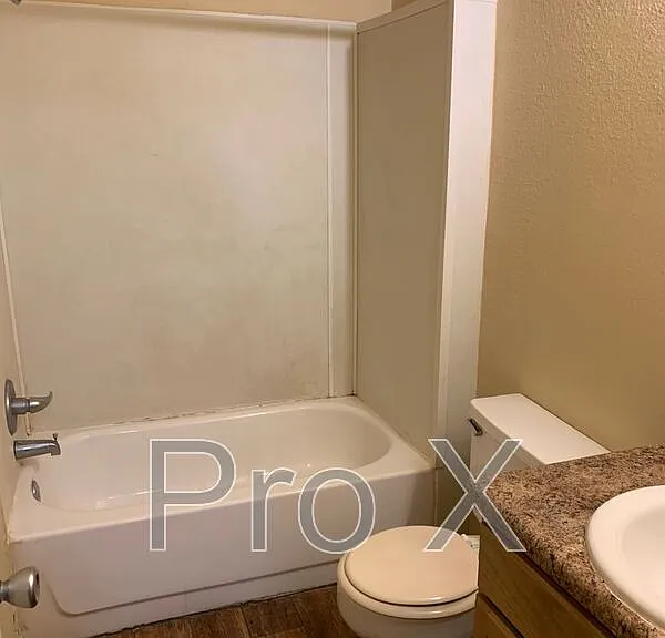 930 N Goetz Blvd #16 — Photo 8