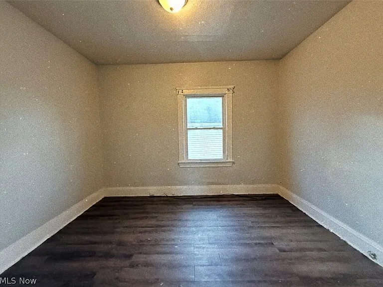 12106 Forest Ave #DOWN — Photo 7