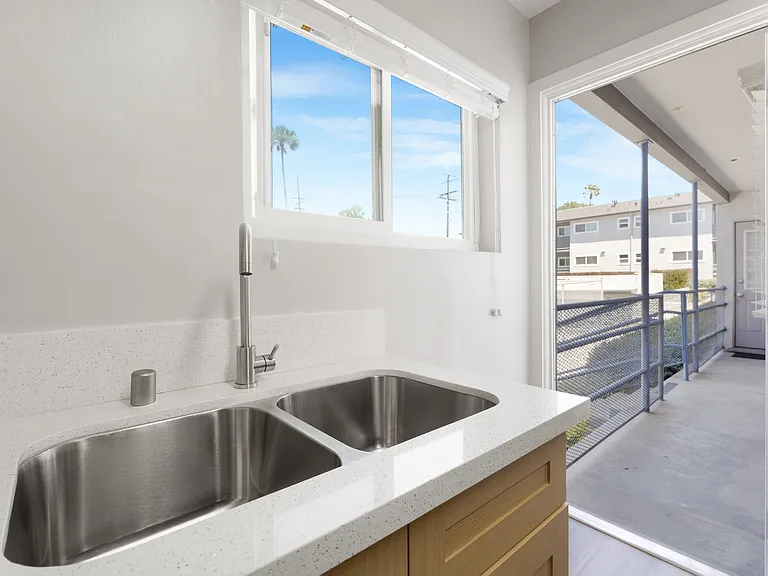Ladera Townhouse — Photo 10