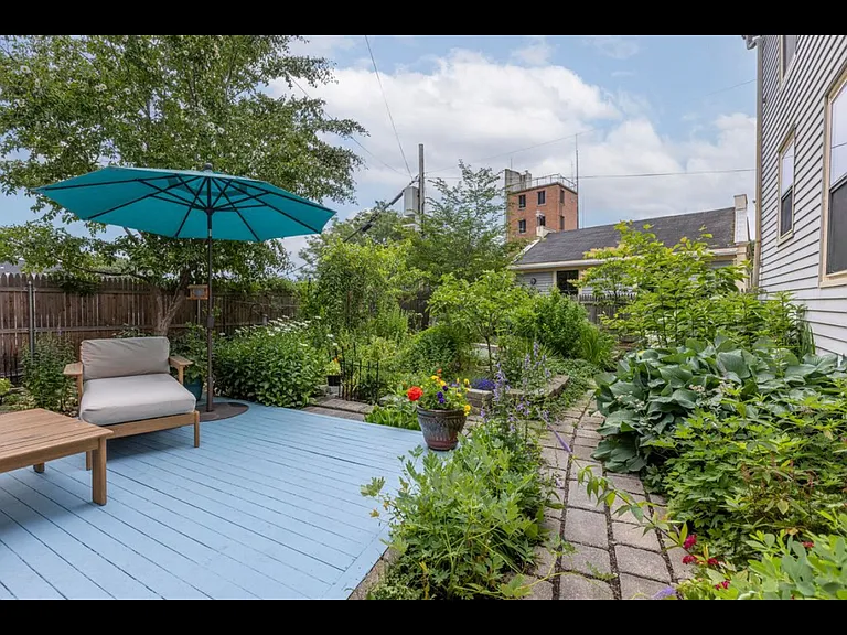 261 Vaughan St — Photo 2