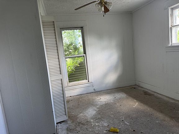 3rd image of 2443 Collis Ave