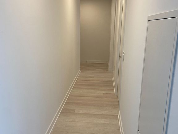 5th image of 39 Roehampton Ave #3109
