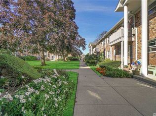 104 Fairharbor Dr, Patchogue, NY 11772