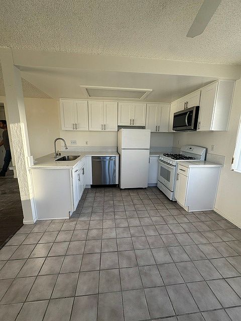 1st image of 827 W 25th St APT 6