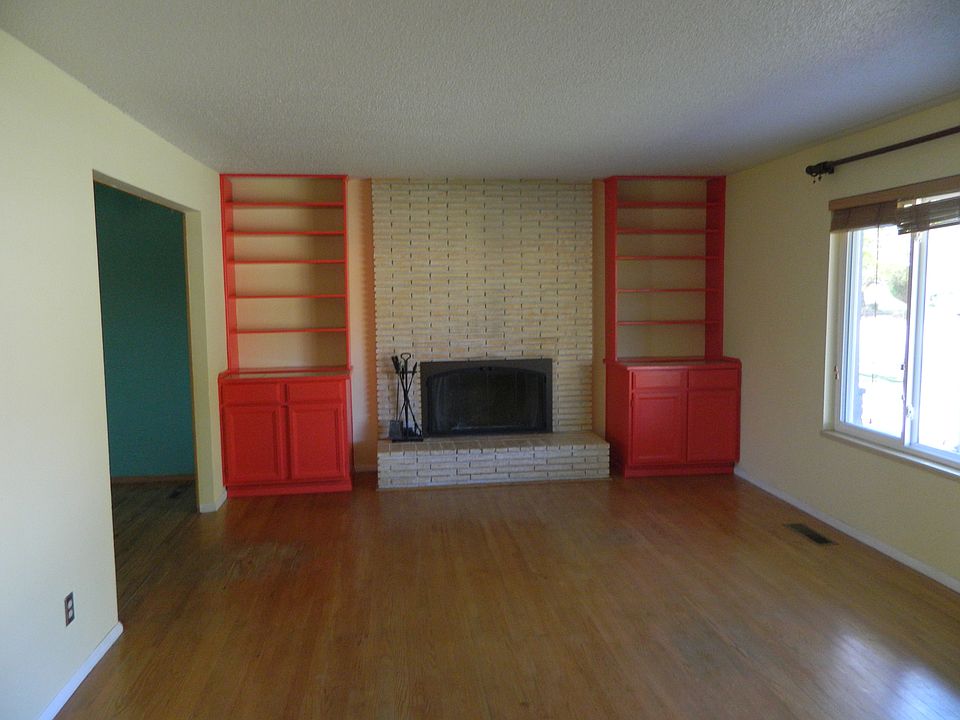 2nd image of 1105 W Sunset Way