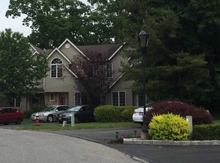 82 Roundtree Ct, Beacon, NY 12508
