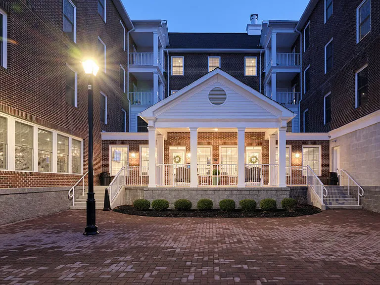 Pearl Pointe Apartments — Photo 52