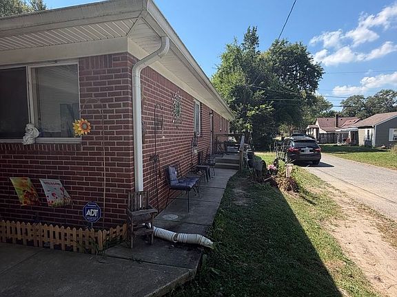 3rd image of 3904 Aurora St